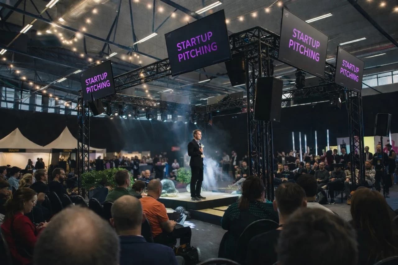 STARTUP & PITCHING DEN ZONE